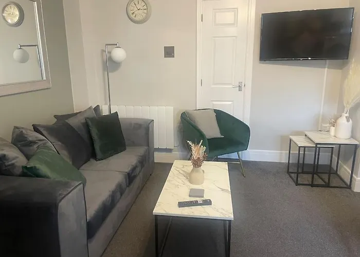 Fern House - By Shortstays4U A Lovely 2 Bedroom Townhouse With Free Parking In The Town Centre!